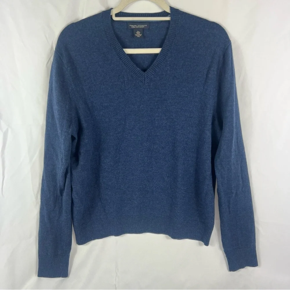 Banana Republic Men's Extra Fine Merino Wool Deep Blue V-Neck Sweater